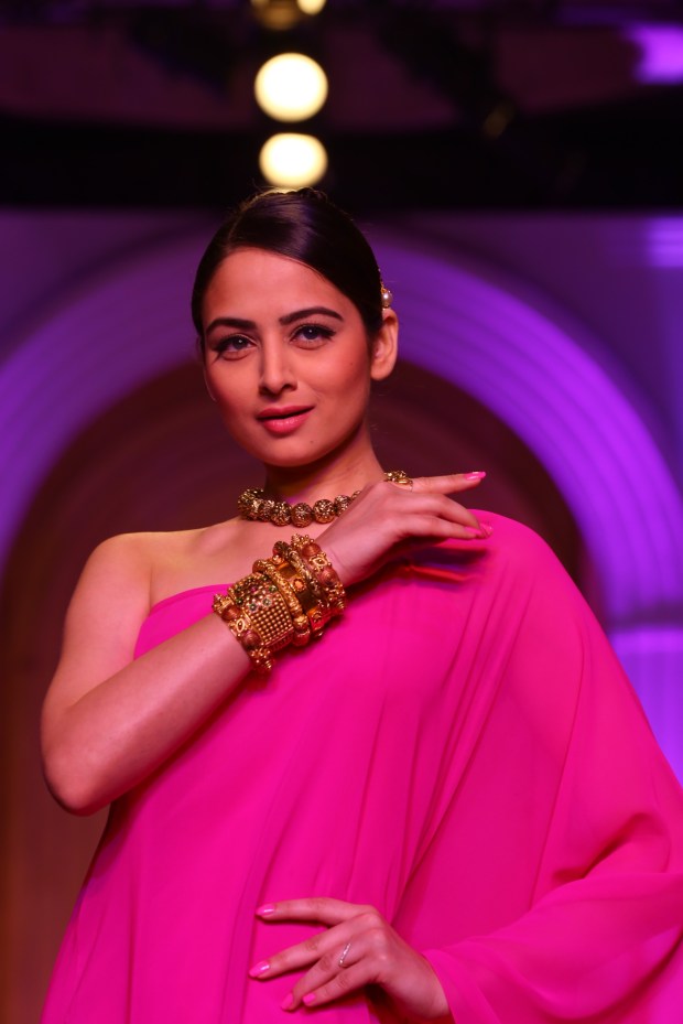 A model at the AZVA show, Day 6 of the India Bridal Fashion Week (3)