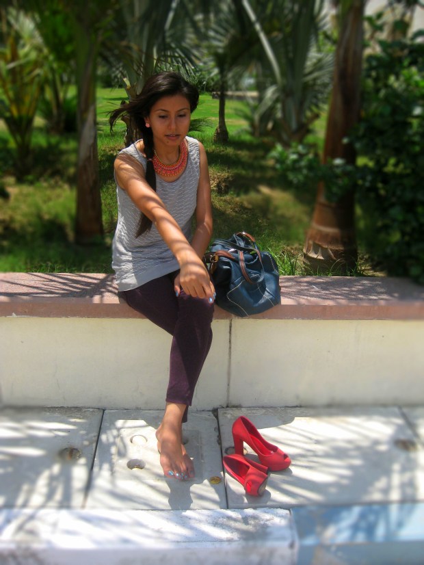 kintyish.com_fashionblog_orangenecklace_greytop_2