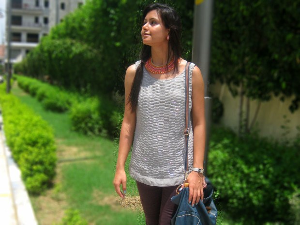 kintyish.com_fashionblog_orangenecklace_greytop_3