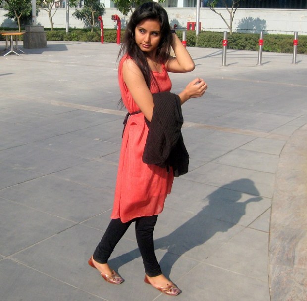 kintyish.com_indian_fashion_blog_pink_dress_outfit_with_jutti_4