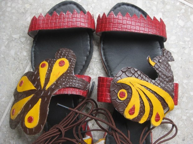 kintyish.com_indianfashionblog_hidesign_artofreuse_contest_footwear1