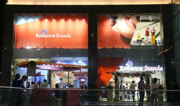 kintyish.com_indian fashion blog _ fashion blogger _ reliance trends concept store launch ileana dcruz jaipur 2016 _ 1.1