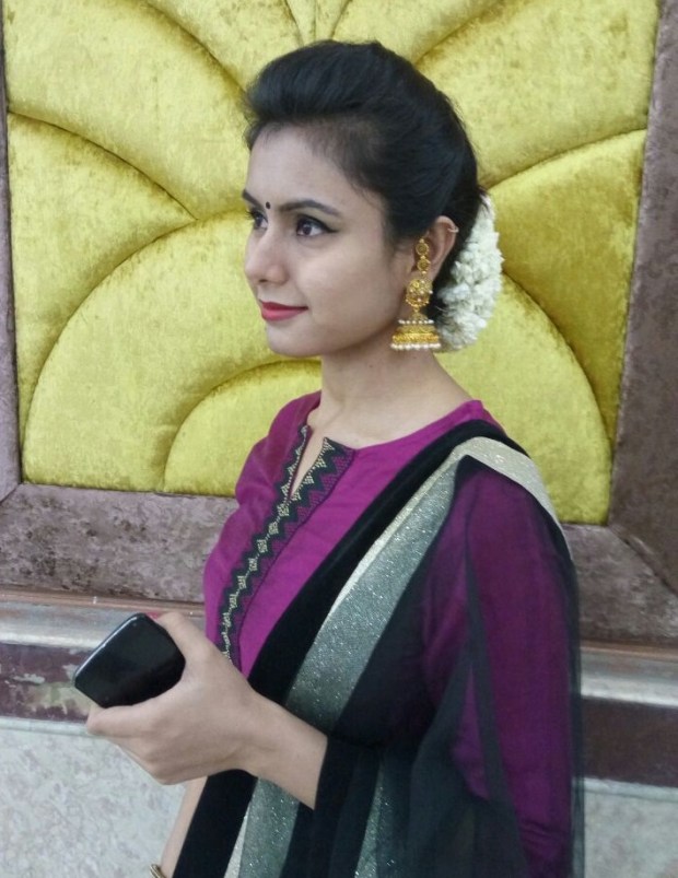 kintyish.com_best top indian fashion  blog and styling blog - how to convert simple kurta into wedding outfit with gajra_5