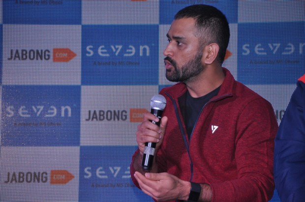 kintyish-com_indian-fashion-blogger_lifestyle-blogger-_-ms-dhoni-launches-new-collection-of-seven-by-ms-dhoni-with-jabong_dhoni