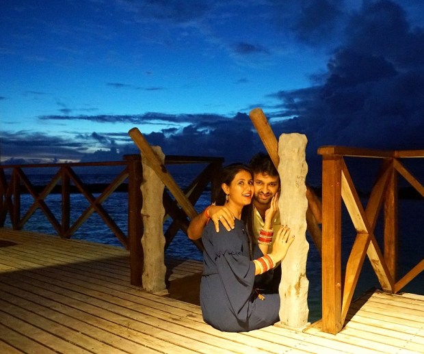 kintyish.com_indian fashion and lifestyle blog _ travle blog_ honeymoon in maldives singapore_ self shot picture series using tripod_3 - Copy