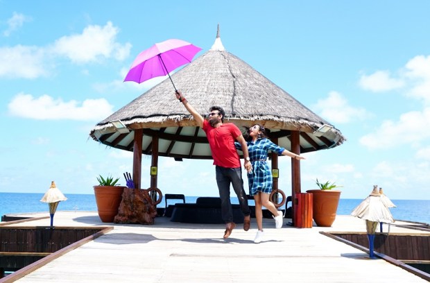 kintyish.com_indian fashion and lifestyle blog _ travle blog_ honeymoon in maldives singapore_ self shot picture series using tripod_4 - Copy