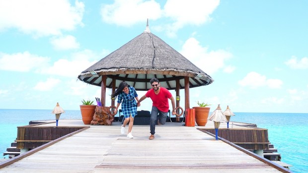 kintyish.com_indian fashion and lifestyle blog _ travle blog_ honeymoon in maldives singapore_ self shot picture series using tripod_9 - Copy