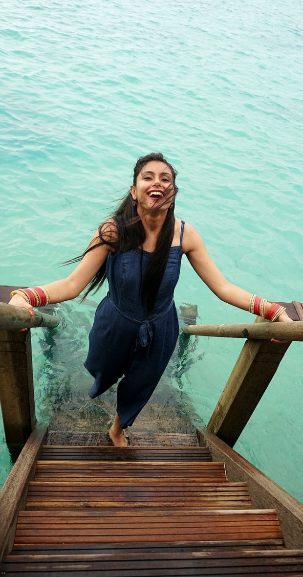 kintyish.com_outfit post_what to wear in Maldives_airport_look_water_villa_1