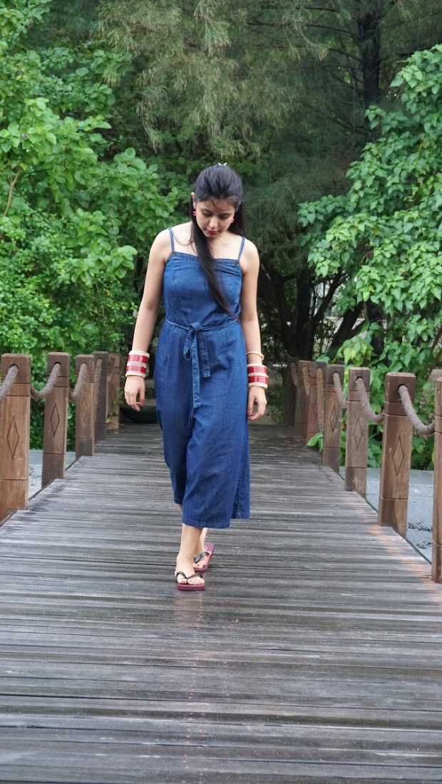 kintyish.com_outfit post_what to wear in Maldives_airport_look_water_villa_2