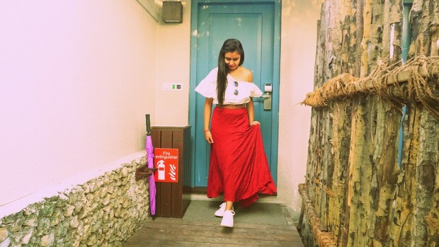 kintyish.com_indian fashion blog_fashion and styling lifestyle blog_croptop skirt outfit in maldives_1