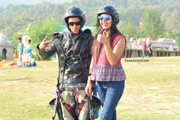 kintyish.com_dharamshala_bir_billing_paragliding_outfit_white sneakers_11