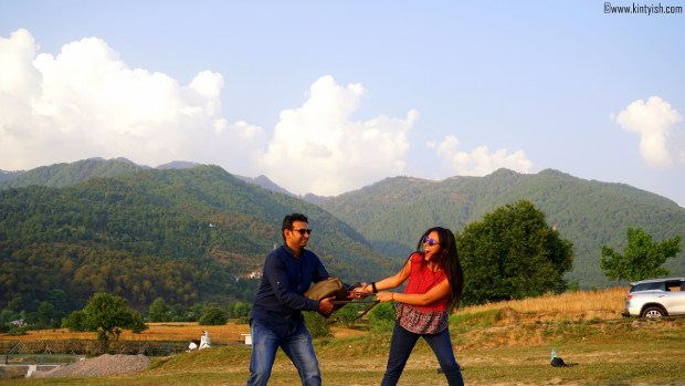 kintyish.com_dharamshala_bir_billing_paragliding_outfit_white sneakers_7